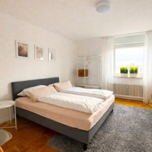 HelpMyBnB_Karlsruher_Ich bin Gastgeber_Ferienwohnung_Portfolio Deutschland_VVT_Schlafzimmer HelpMyBnB_Karlsruher_Ich-bin-Gastgeber_Ferienwohnung_Portfolio-Deutschland_VVT